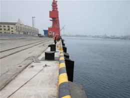活動護(hù)輪坎--青島港三號碼頭