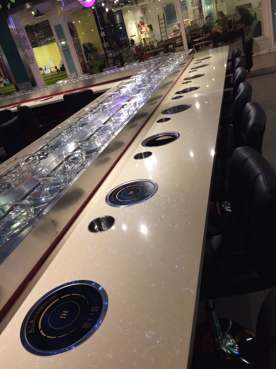 凱利翔回轉(zhuǎn)火鍋設備